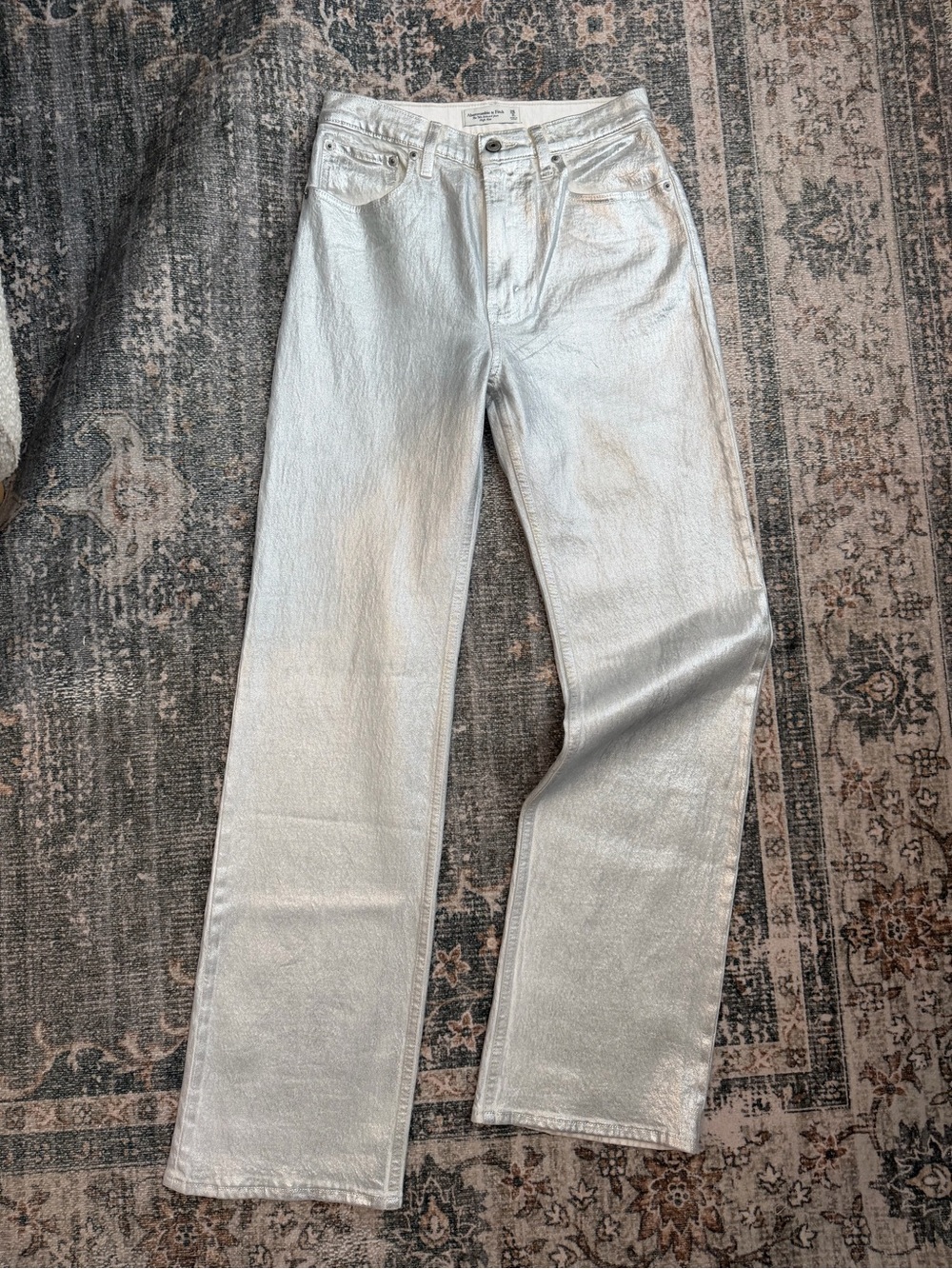 Abercrombie High Rise 90s Straight-Leg Jeans in Silver